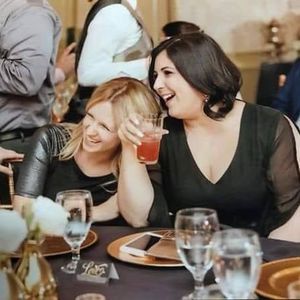 Meet your Posher, Yoli